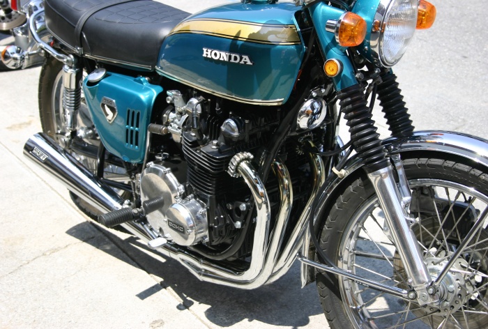 Tom's '70 CB750 Honda with Z1-900 Kawasaki Engine Right Front