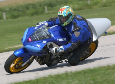 Yamaha YZF-R1 2001 Cornering at Putnam Park Raceway